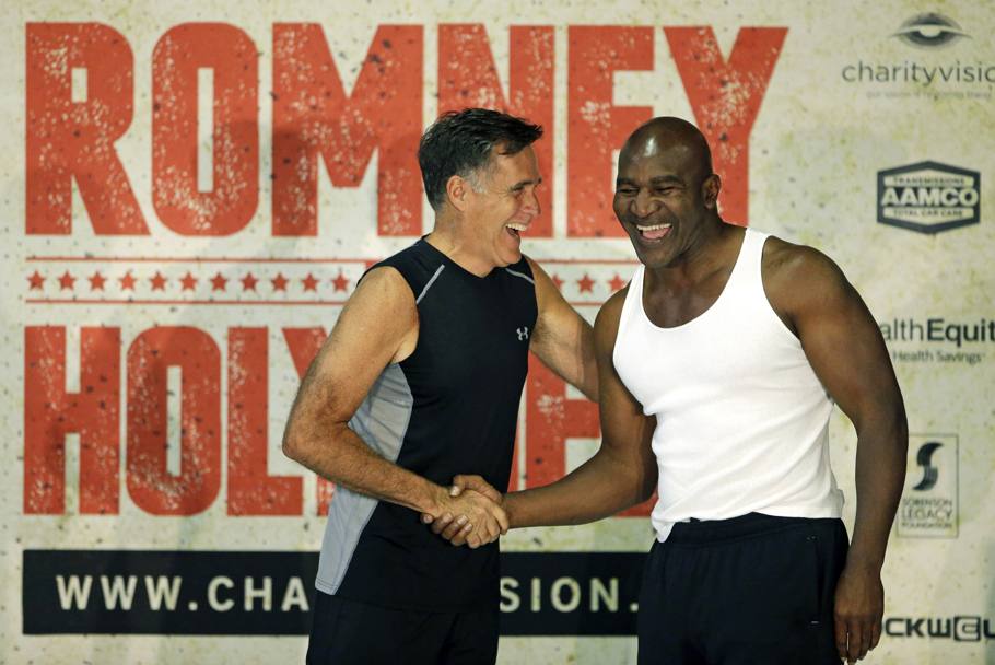 S, vale la pena ridere, ma anche applaudire Mitt Romney ed Evander Holyfield: sul ring per beneficienza. Ap